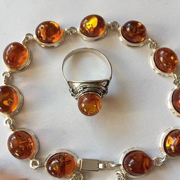 天然琥珀四件套與翡翠珠寶交易 鑒賞、價格與市場指南