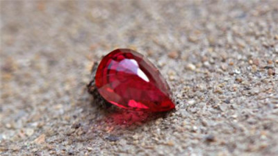 鴿血紅寶石選購指南 權威交易渠道與誠信保障解析