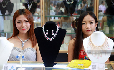 梧州珠寶展 璀璨盛會(huì)交易忙，四方客商聚一堂