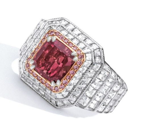 印度藍鉆閃耀紐約 7.55克拉稀世藍鉆以660萬美元成交，再掀珠寶拍賣熱潮